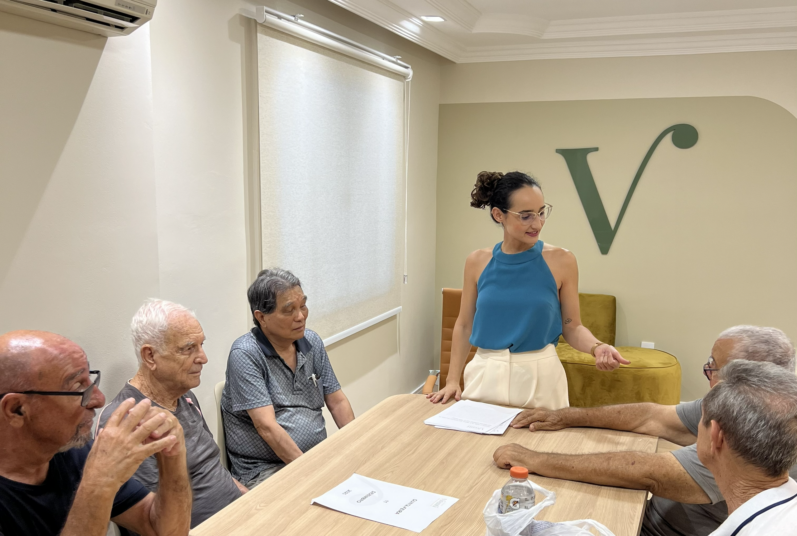 Atividade em grupo no Centro Dia do Espaço Viventi